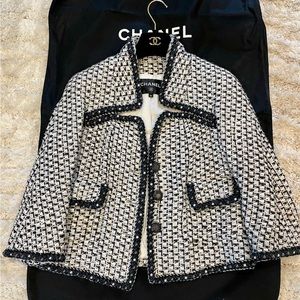 Chanel classic tweet jacket , black, white and gray, with pearl details